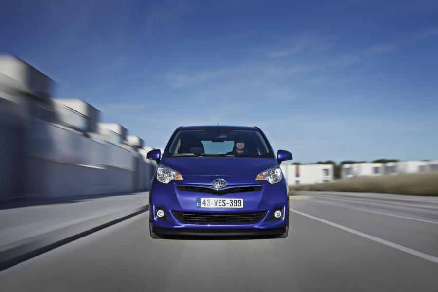  Toyota Verso-S 2010 года  (фото 79 из 109)
